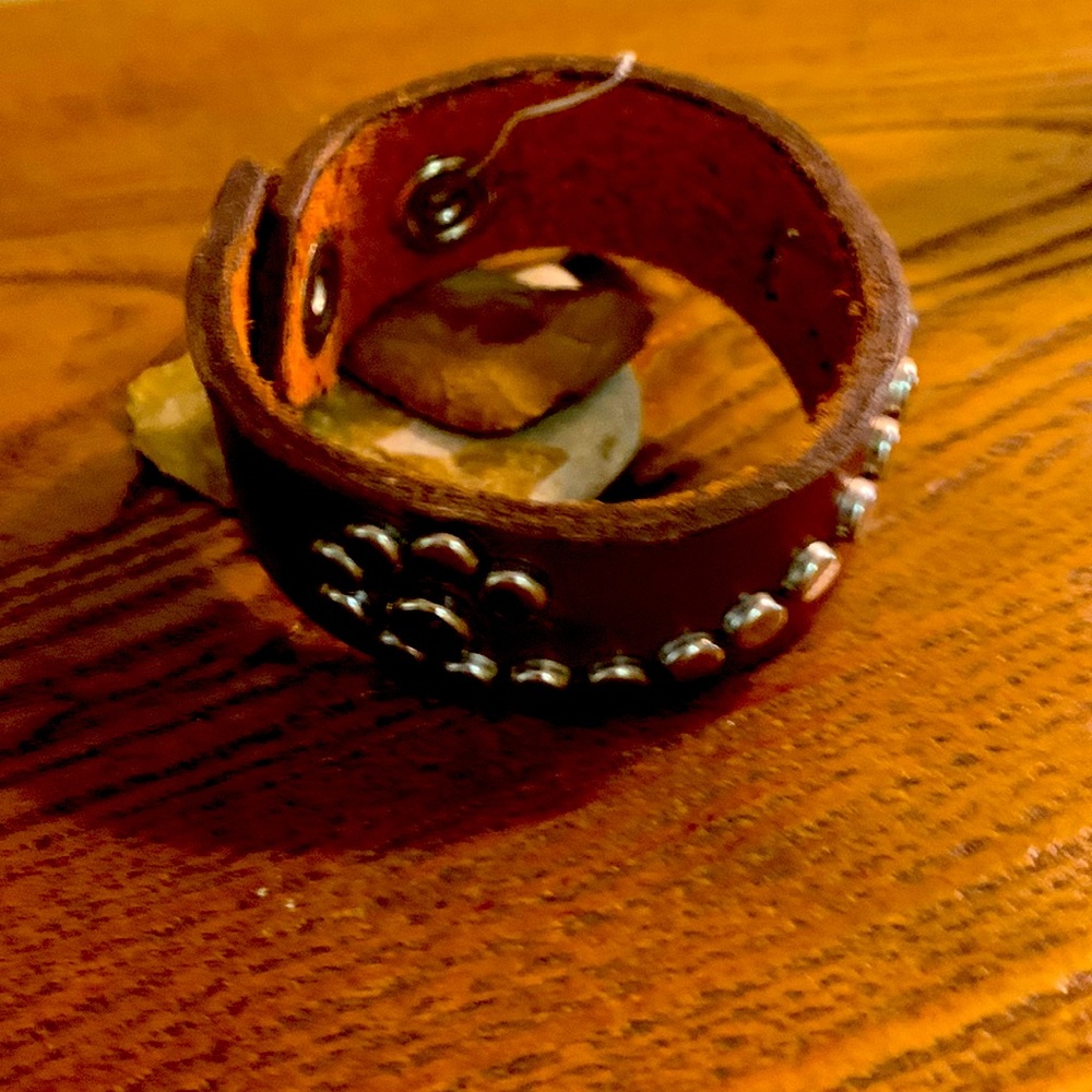 Western grommet/rhinestone leather bracelet!
